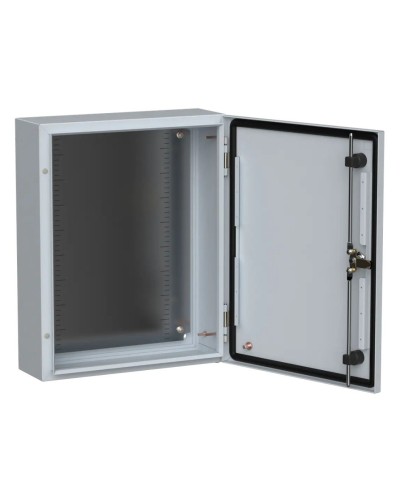 ЩМП-50.40.15 УХЛ1 IP66 500x400x150 TITAN 5 (TI5-10-N-050-040-015-66). Шкаф металлический с монтажной платой. IEK в Назрани