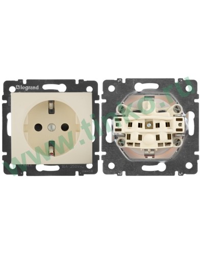 Розетка Valena 2К+3 с защитными шторками, на винтах 16А 250В, слоновая кость (774321). Розетка. LegranD в Назрани