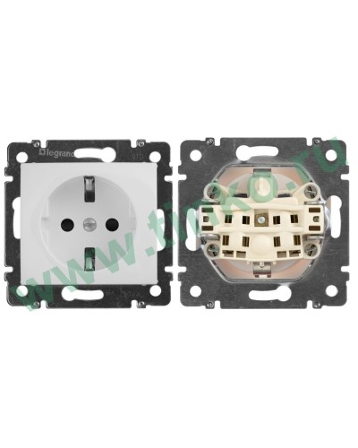 Розетка Valena 2К+3 10/16А, белый (774420). Розетка. LegranD в Назрани